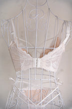 Cross Code Bra Sakura White G〜Jカップのグラマーサイズブラジャー 3段幅広ホックのバックスタイル